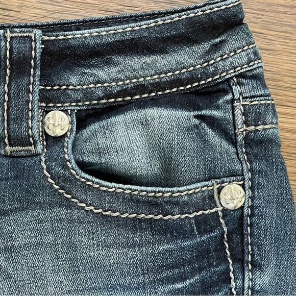 Miss Me Signature Capri Low Waist Jeans Blue Factory Wash and Whiskering Size 26 - Picture 14 of 16